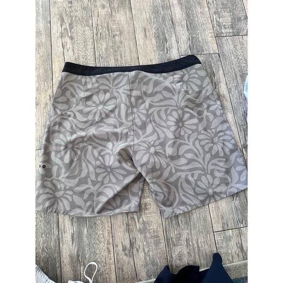 Vouri Men's Brown Taupe Rob Machado Collaboration Infinity Boardshorts Size 36 - Picture 9 of 9